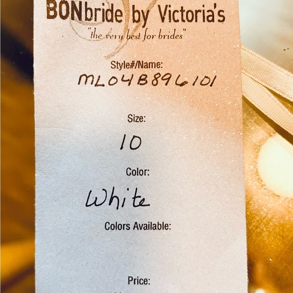 Elegant White Embroidered Camisole - Picture 6 of 16